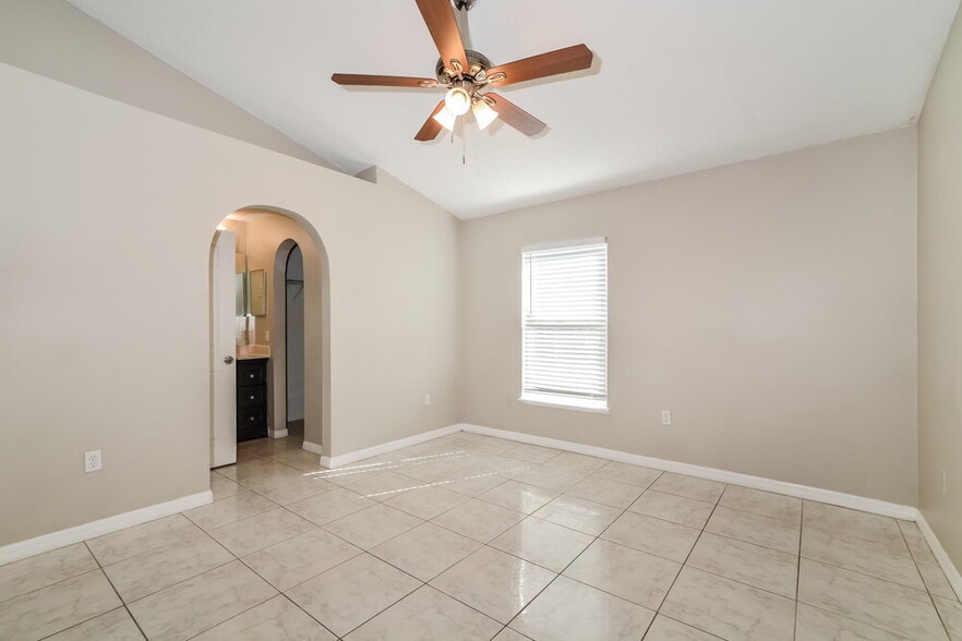 Building Photo - 417 Delicata Dr