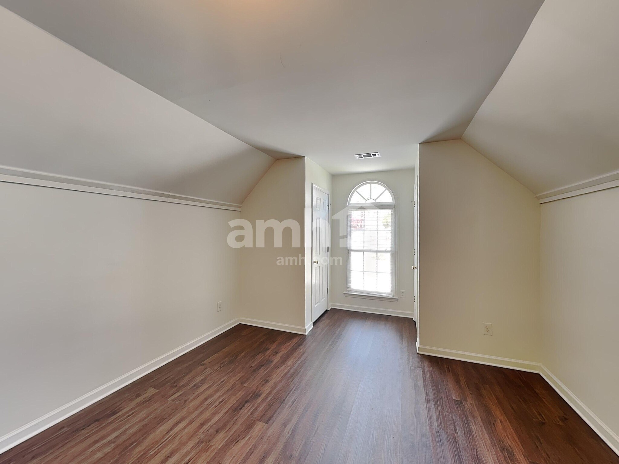 Building Photo - 1555 Brentwood Dr