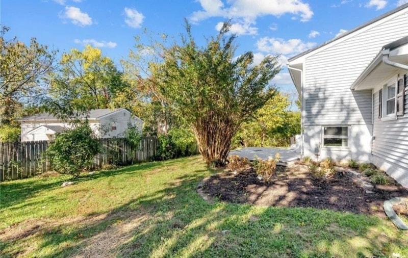 Building Photo - 613 Cherokee Dr