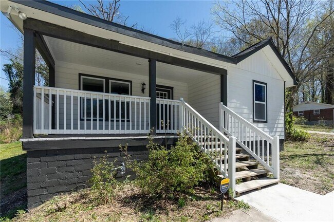 Building Photo - 665 S Eugenia Pl NW