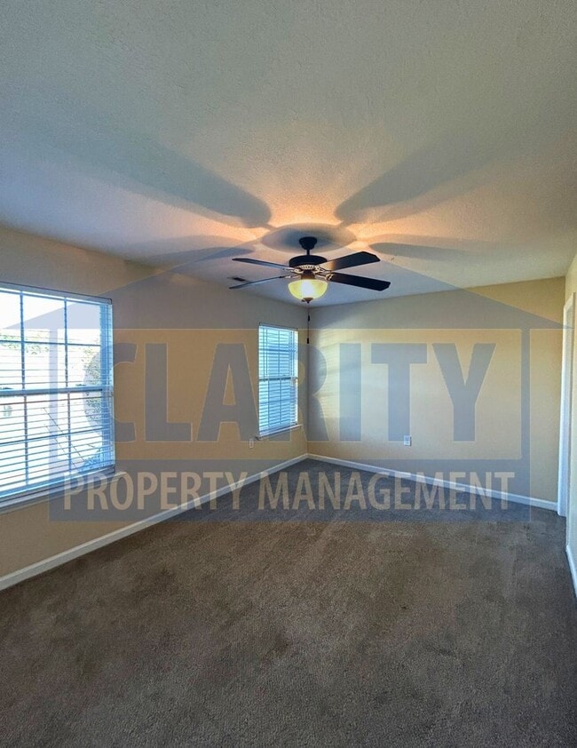 Building Photo - Two bedroom townhome in North Cleveland