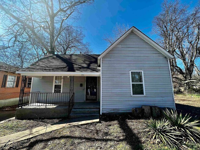 Building Photo - 751 Alma St