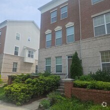 Building Photo - Beautiful 4-Bed, 3.5-Bath End Unit Townhom...