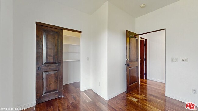 Building Photo - 3311 Deronda Dr
