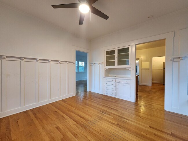 Building Photo - 7251 Maple Ave