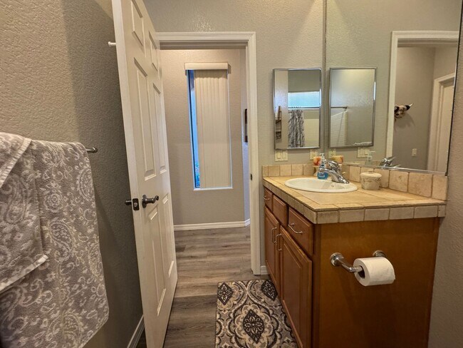 Building Photo - 3 BR Furnished w/Utilities-Vacation Rental- Laughlin Ranch