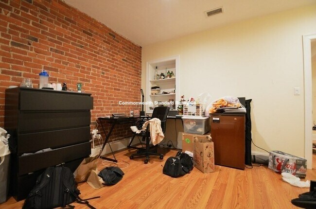 Building Photo - 1203 Beacon St