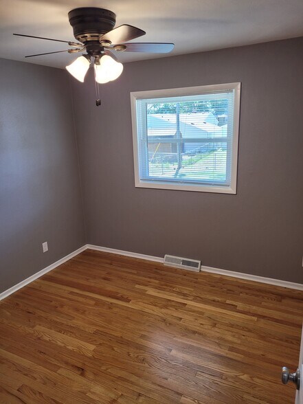 Building Photo - 2021 W 35th St