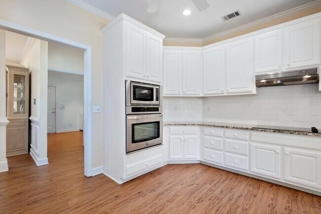 Building Photo - 4009 Treemont Ln