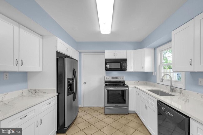 Building Photo - 2807 Folsom Ln