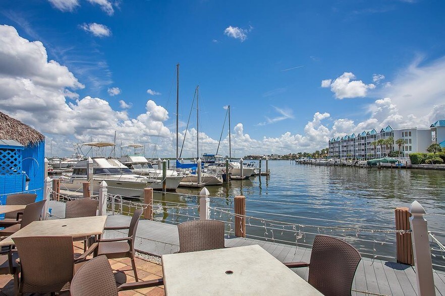 Building Photo - 999 Anglers Cove