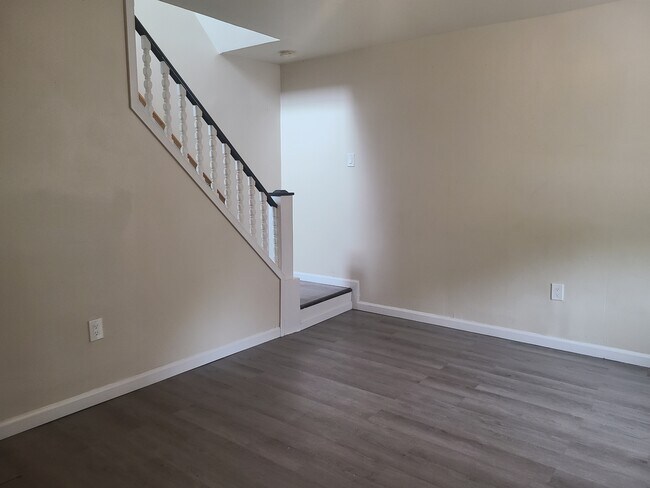 Building Photo - 31 Upland Ave