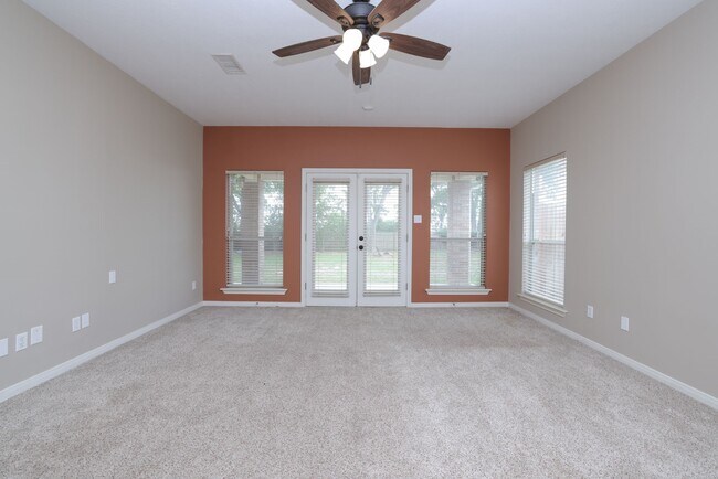 Building Photo - 105 Lawrence Marshall Dr