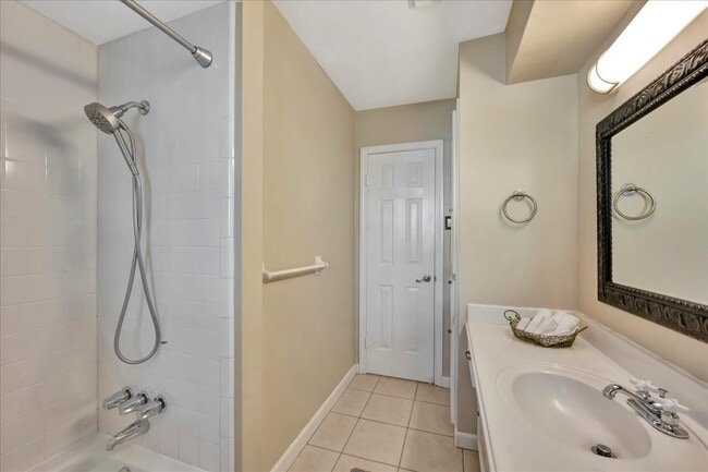 Building Photo - 1710 San Sebastian Ln