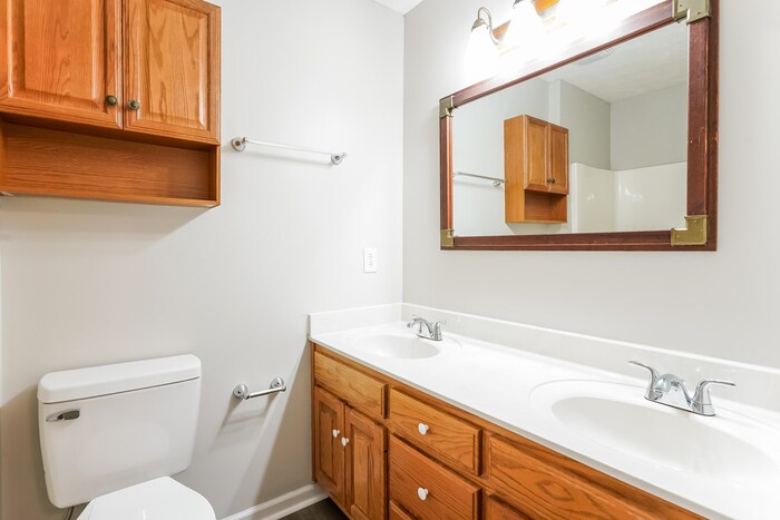 Building Photo - 121 Fieldstone Ln