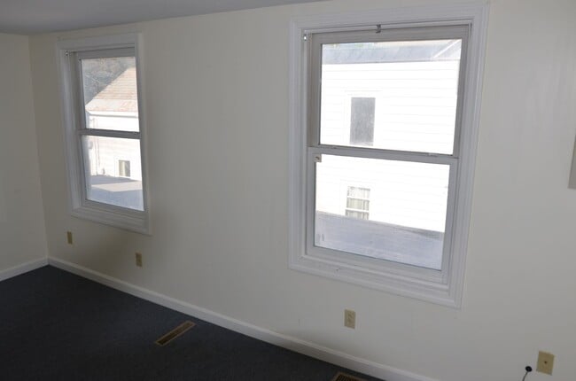 Building Photo - 15-17 Peru Street