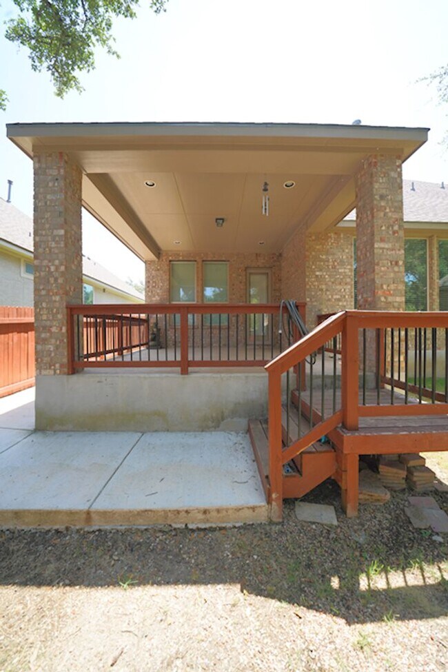 Building Photo - Executive Style Rental Now Available in Bo...