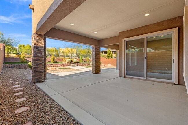 Building Photo - Lovely Home!