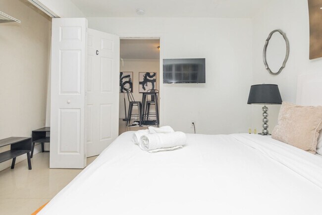 Building Photo - 7727 NW 4th Ct