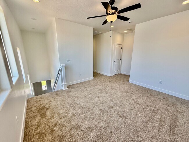 Building Photo - BRAND NEW Four Bedroom Townhome in Desert ...