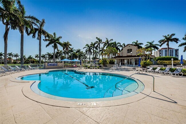 Building Photo - 6000 Bahia Del Mar Cir N