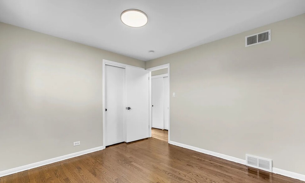 Building Photo - 11011 W Roosevelt Rd