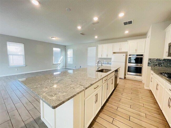 Building Photo - 8892 Lake Hall Ln