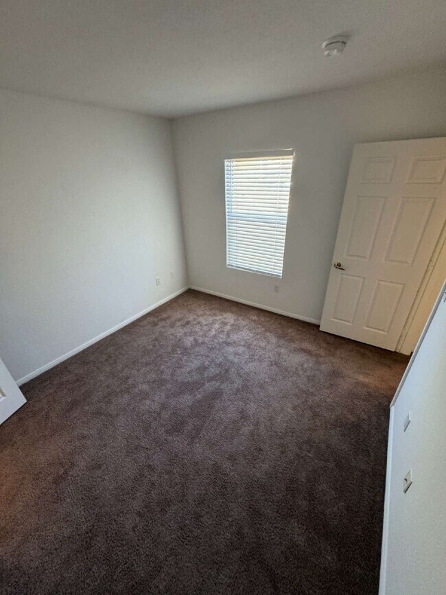 Building Photo - 2 Bed, 2 Bath Condo