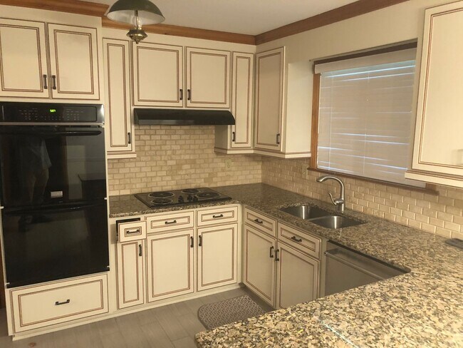 Building Photo - 3 Bedroom, 2 Bath, All Brick Home, Mt. Juliet Schools