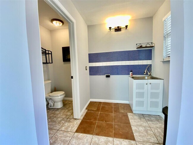 Building Photo - 2704 Palomino Dr