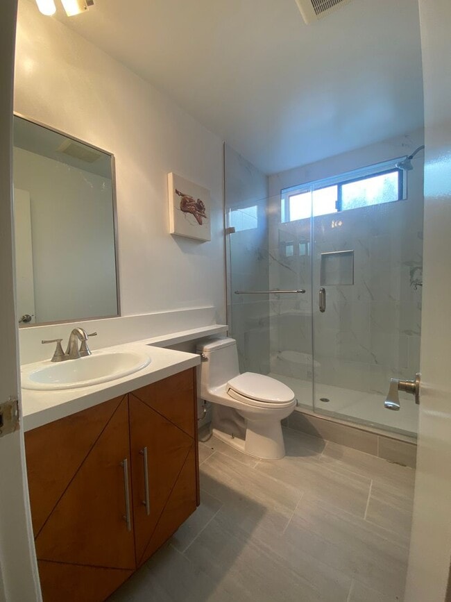 Building Photo - PRIME HOLLYWOOD CONDO!!! 2 Bed/2 Bath LUXURY LIVING!