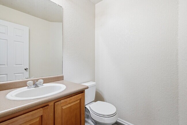 Building Photo - $2,845.95 - 3 Bed, 2 Bath Home in Thornton with Central AC and In Unit Laundry!