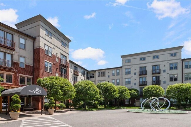 Building Photo - 1000 Providence Pl