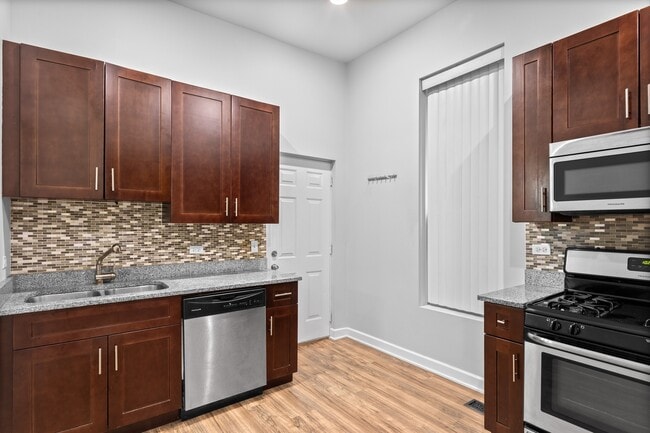 Building Photo - 1528 N Ashland Ave