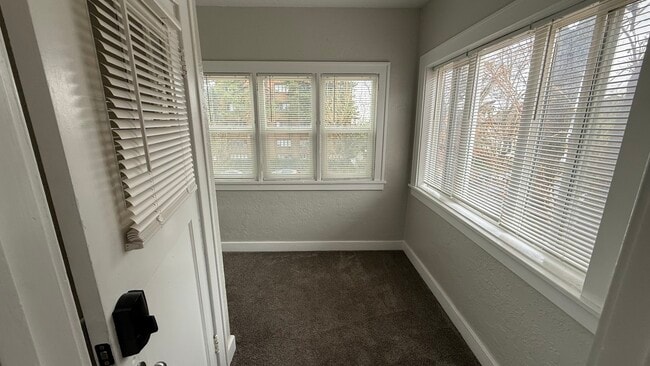 Building Photo - 431