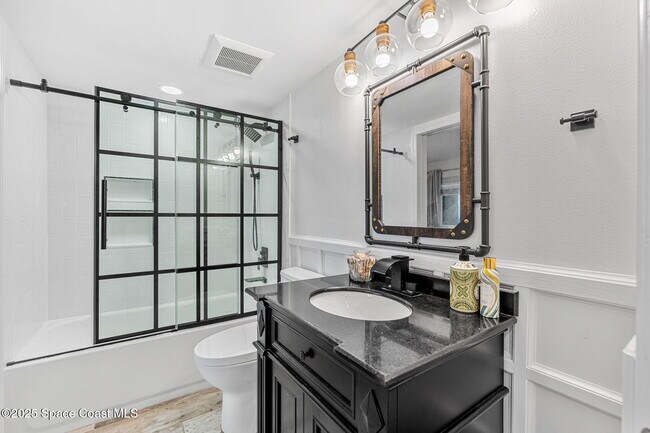 Building Photo - 995 N Hwy A1A