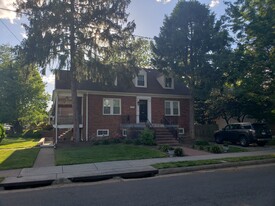 Building Photo - 1700 Dewitt Ave