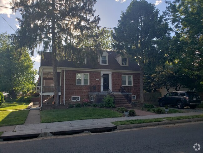 Building Photo - 1700 Dewitt Ave