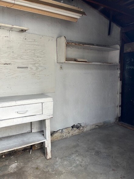 ExtraStorage2 - 1170 W Summerland Ave