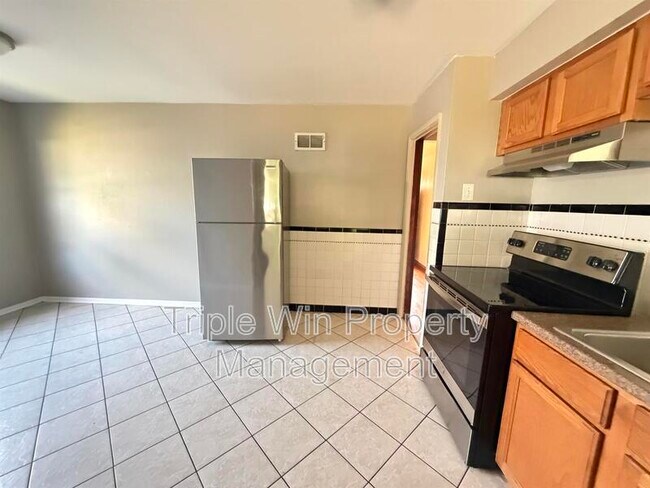Building Photo - 7417 Pleaseway Dr