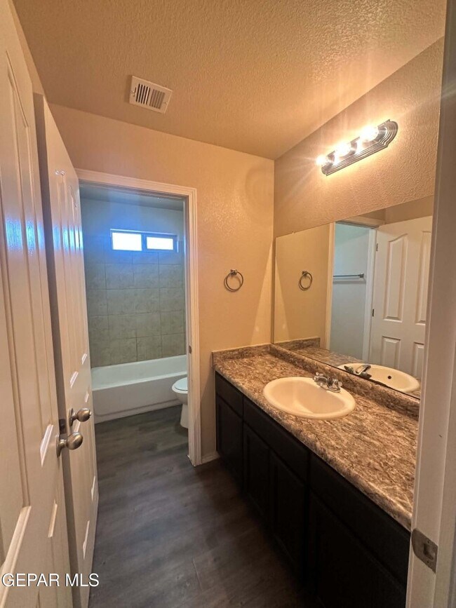 Building Photo - 720 Villa Romero Dr