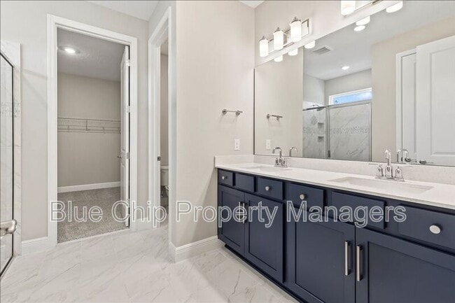 Building Photo - 1229 Pampus Dr