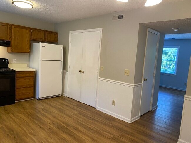 Building Photo - 4036-103 Greenleaf