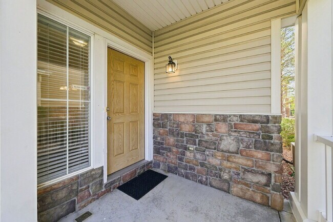 Building Photo - $2,040.95 with $300 Off the first month's rent - 2 Beds, 2.5 Baths, Townhome in Fountain with 2-C...