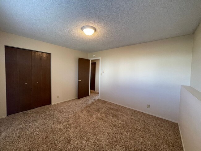 Building Photo - 402 Miller Ln