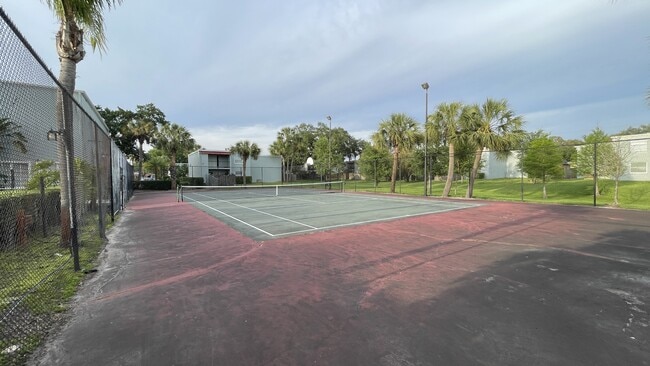 Building Photo - 2860 Somerset Park Dr