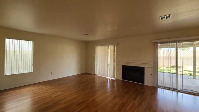 Building Photo - 2 Story home with 4 Bedrooms