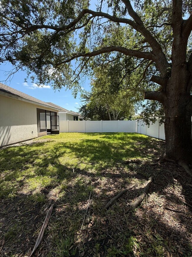 Building Photo - Come View This Amazing 3 Bed 2 Bath Single...