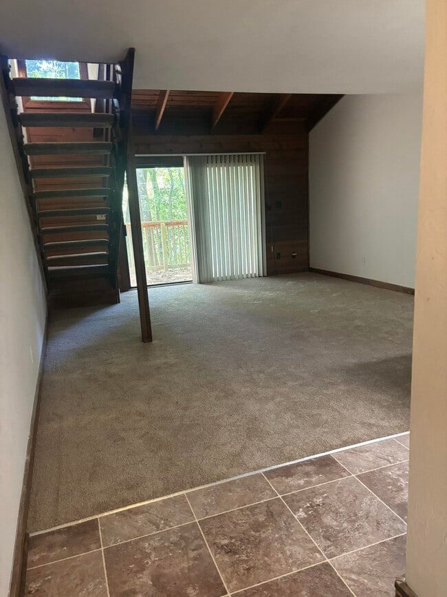 Building Photo - 307 Vantage Point Ln