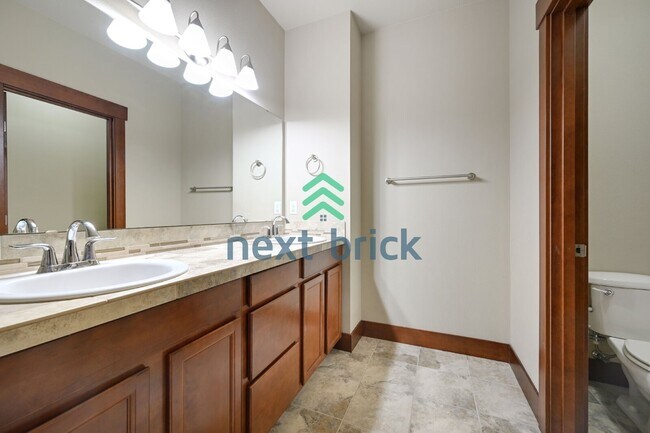 Building Photo - Charming 3-Bed, 2.5-Bath Haven with 1997 Sq Ft in Renton, WA!